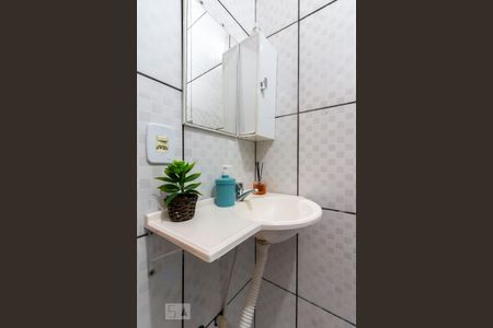Banheiro de casa à venda com 5 quartos, 150m² em Conjunto Residencial José Bonifácio, São Paulo