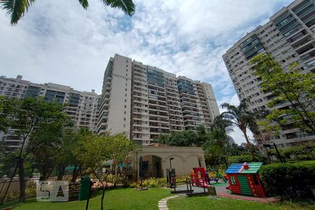 Fachada do bloco de apartamento para alugar com 2 quartos, 99m² em Jacarepaguá, Rio de Janeiro