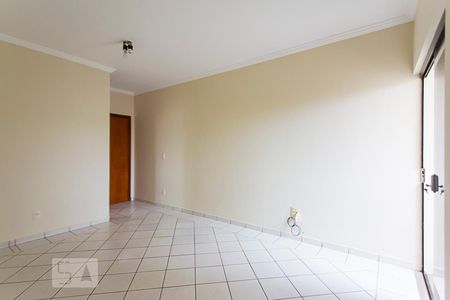 Sala de apartamento para alugar com 3 quartos, 120m² em Umuarama, Uberlândia