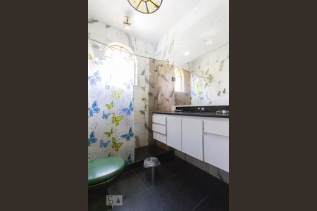 Casa à venda com 300m², 4 quartos e 4 vagasBanheiro Social