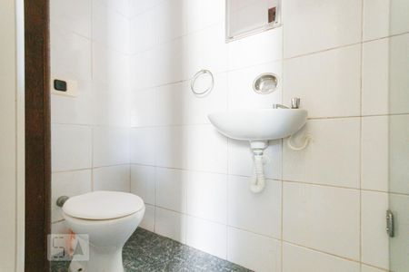 Casa à venda com 300m², 4 quartos e 4 vagasBanheiro da Suíte 2