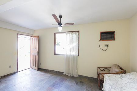 Casa à venda com 300m², 4 quartos e 4 vagasSuíte 2