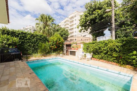 Casa à venda com 300m², 4 quartos e 4 vagasPiscina