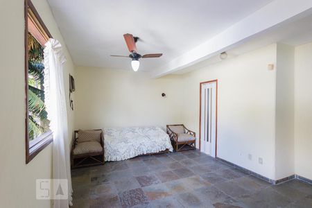 Casa à venda com 300m², 4 quartos e 4 vagasSuíte 2