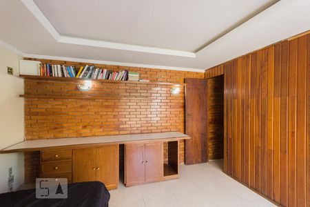 Casa à venda com 300m², 4 quartos e 4 vagasSuíte 1