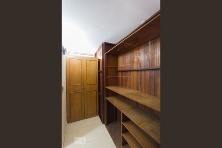 Casa à venda com 300m², 4 quartos e 4 vagasCloset Suíte 1