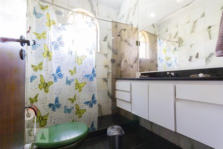 Casa à venda com 300m², 4 quartos e 4 vagasBanheiro Social