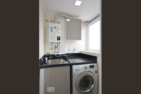 Área de serviço de apartamento para alugar com 2 quartos, 49m² em Vila Bertioga, São Paulo
