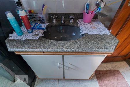 Casa à venda com 274m², 4 quartos e 5 vagas Casa à venda com 274m², 4 quartos e 5 vagasDetalhe banheiro