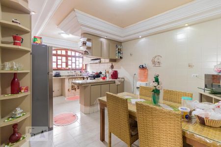 Casa à venda com 274m², 4 quartos e 5 vagas Casa à venda com 274m², 4 quartos e 5 vagasCozinha