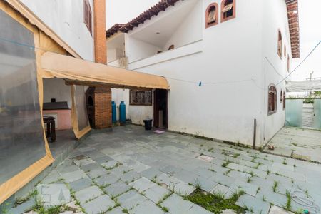 Casa à venda com 274m², 4 quartos e 5 vagas Casa à venda com 274m², 4 quartos e 5 vagasQuintal