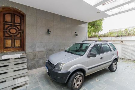 Casa à venda com 274m², 4 quartos e 5 vagas Casa à venda com 274m², 4 quartos e 5 vagasGaragem