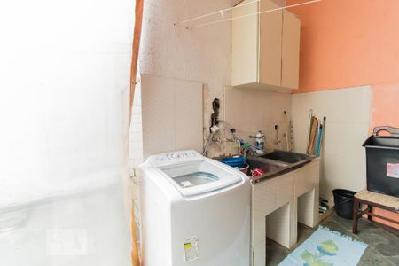 Casa à venda com 274m², 4 quartos e 5 vagas Casa à venda com 274m², 4 quartos e 5 vagasÁrea de Serviço