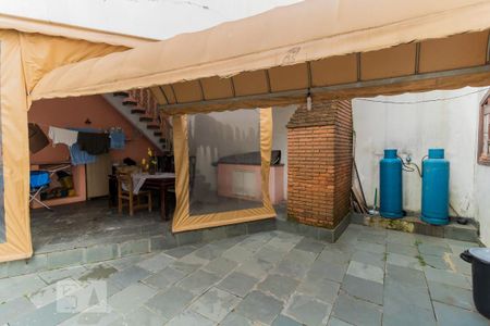 Casa à venda com 274m², 4 quartos e 5 vagas Casa à venda com 274m², 4 quartos e 5 vagasQuintal