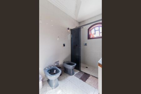 Casa à venda com 274m², 4 quartos e 5 vagas Casa à venda com 274m², 4 quartos e 5 vagasBanheiro