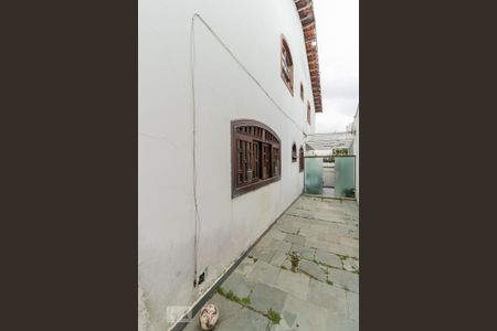 Casa à venda com 274m², 4 quartos e 5 vagas Casa à venda com 274m², 4 quartos e 5 vagasCorredor