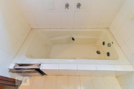 Casa à venda com 274m², 4 quartos e 5 vagas Casa à venda com 274m², 4 quartos e 5 vagasDetalhe banheiro