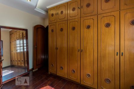 Casa à venda com 274m², 4 quartos e 5 vagas Casa à venda com 274m², 4 quartos e 5 vagasQuarto 2