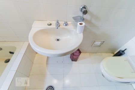 Casa à venda com 274m², 4 quartos e 5 vagas Casa à venda com 274m², 4 quartos e 5 vagasDetalhe banheiro