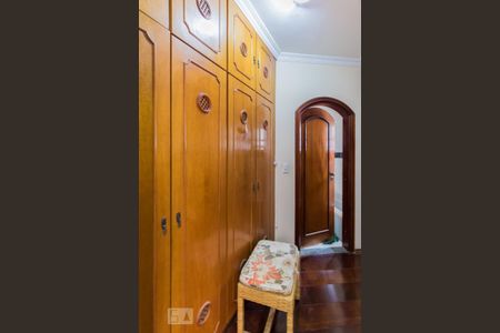 Casa à venda com 274m², 4 quartos e 5 vagas Casa à venda com 274m², 4 quartos e 5 vagasCloset da Suíte 1