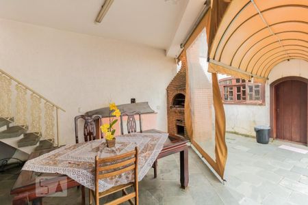 Casa à venda com 274m², 4 quartos e 5 vagas Casa à venda com 274m², 4 quartos e 5 vagasChurrasqueira