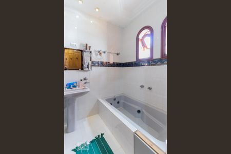 Casa à venda com 274m², 4 quartos e 5 vagas Casa à venda com 274m², 4 quartos e 5 vagasBanheiro da Suíte 1