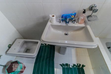 Casa à venda com 274m², 4 quartos e 5 vagas Casa à venda com 274m², 4 quartos e 5 vagasDetalhe banheiro