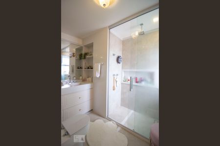 Apartamento à venda com 146m², 2 quartos e 3 vagasBanheiro da Suíte 1