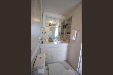 Apartamento à venda com 146m², 2 quartos e 3 vagasBanheiro da Suíte 1