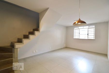 Sala de casa de condomínio para alugar com 2 quartos, 90m² em Bela Vista, São Paulo