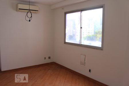 Sala de apartamento para alugar com 1 quarto, 38m² em Anil, Rio de Janeiro