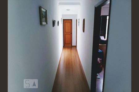 Casa à venda com 170m², 4 quartos e 2 vagasCorredor