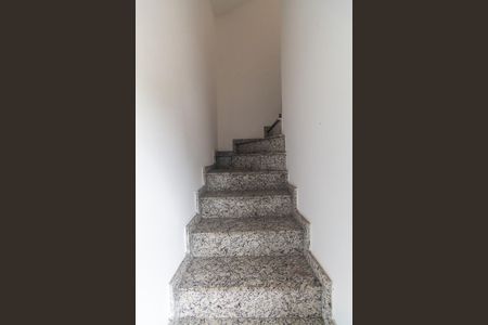 Casa à venda com 120m², 3 quartos e 2 vagasEscada