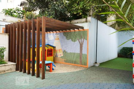 Apartamento à venda com 138m², 2 quartos e 2 vagasÁrea Comum - Playground