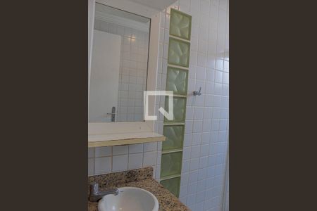 Casa de condomínio à venda com 74m², 2 quartos e 3 vagasBanheiro Social