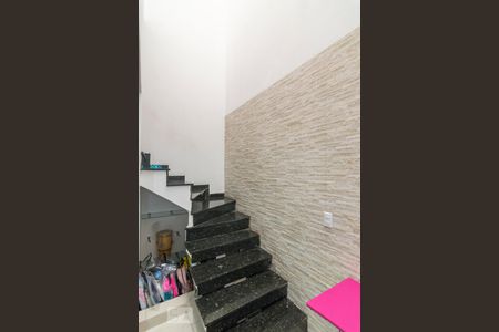 Escada de casa para alugar com 3 quartos, 118m² em Vila Luzita, Santo André