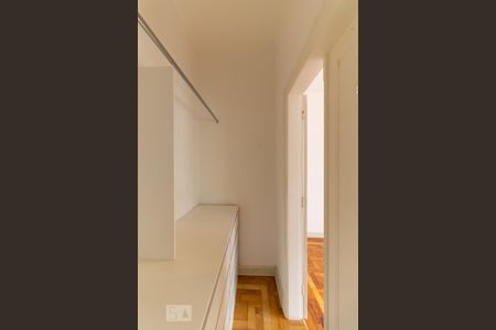 Casa à venda com 204m², 3 quartos e 2 vagasCloset Quarto 2