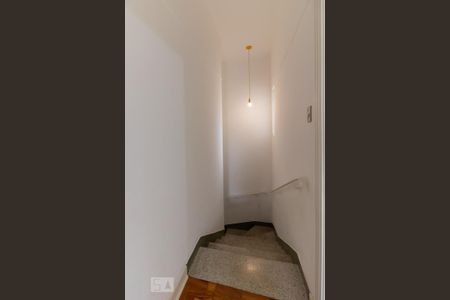 Casa à venda com 204m², 3 quartos e 2 vagasEscada