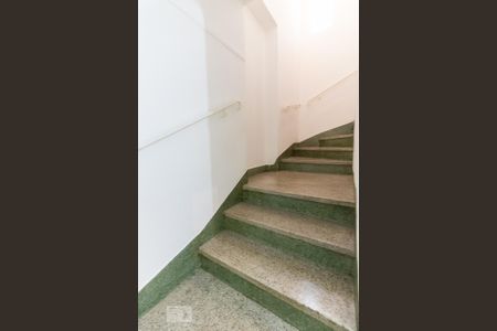 Casa à venda com 204m², 3 quartos e 2 vagasEscada