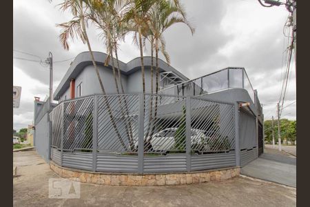 Casa à venda com 198m², 5 quartos e 4 vagasFachada