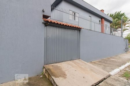 Casa à venda com 198m², 5 quartos e 4 vagasFachada / Garagem 2
