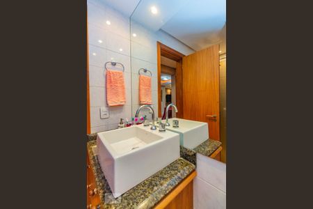 Apartamento à venda com 92m², 2 quartos e 2 vagasBanheiro 