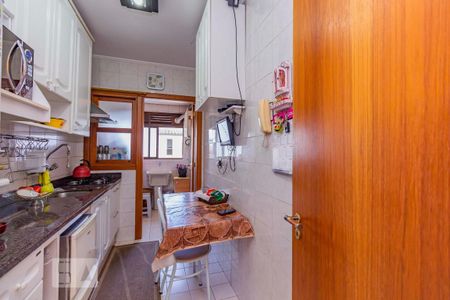 Apartamento à venda com 92m², 2 quartos e 2 vagasCozinha 