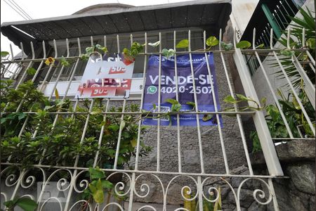 Casa à venda com 230m², 3 quartos e 2 vagasPlaquinha