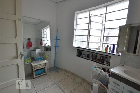 Casa à venda com 230m², 3 quartos e 2 vagasBanheiro