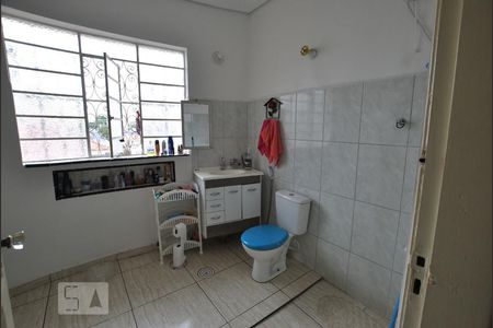 Casa à venda com 230m², 3 quartos e 2 vagasBanheiro
