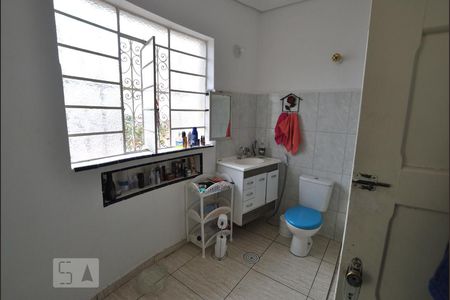 Casa à venda com 230m², 3 quartos e 2 vagasBanheiro