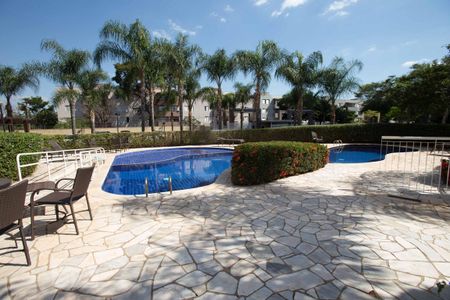 Apartamento para alugar com 66m², 3 quartos e 1 vagaÁrea comum - piscina