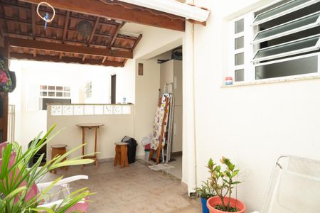 Casa à venda com 154m², 2 quartos e 2 vagas Casa à venda com 154m², 2 quartos e 2 vagasArea externa