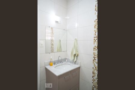 Casa à venda com 154m², 2 quartos e 2 vagas Casa à venda com 154m², 2 quartos e 2 vagasBanheiro